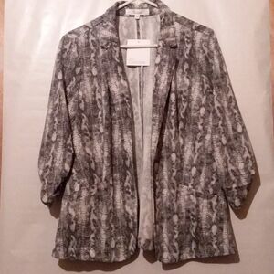 89th & Madison Snake Print Blazer Gray &‎ White NWT